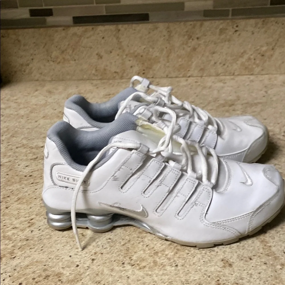 Nike Shox Men's White Athletic Shoes - Picture 5 of 7